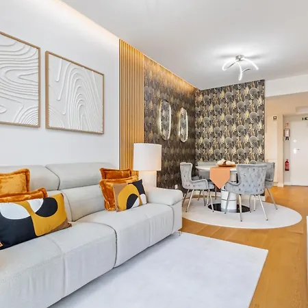 Oceans Glow By Homie * פונשל