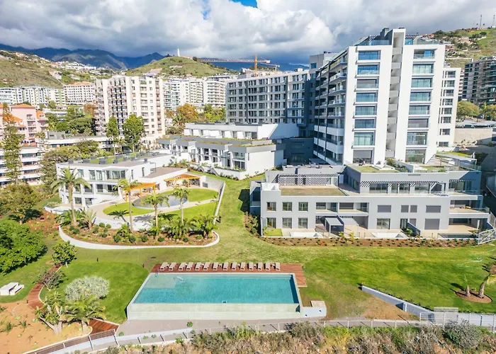 Oceans Glow By Homie * 丰沙尔