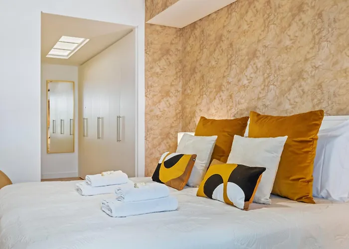 Oceans Glow By Homie 丰沙尔