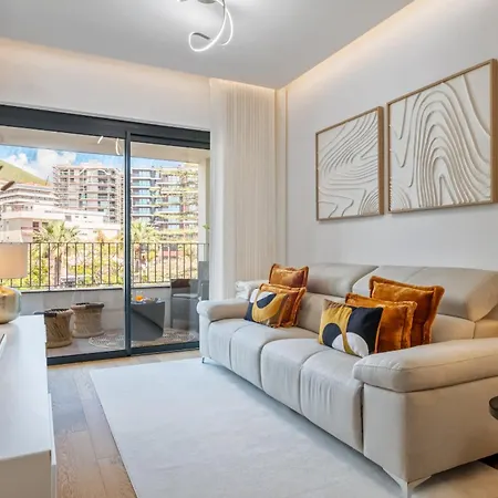 Oceans Glow By Homie Apartman *